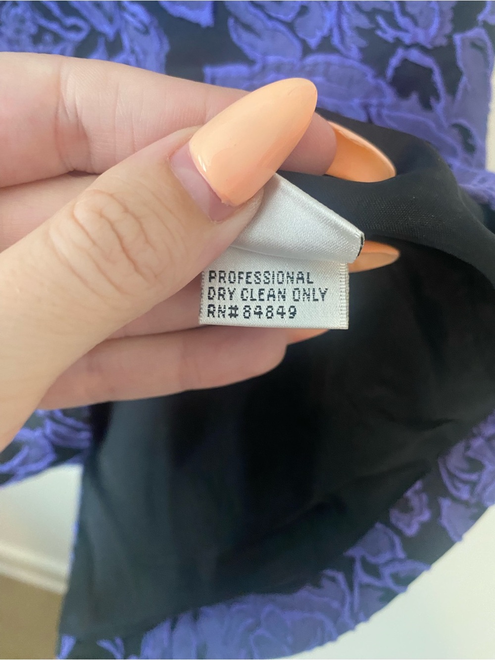 Carmen Marc Valvo Black and Purple Floral Jacquard Sheath Dress - Picture 6 of 10